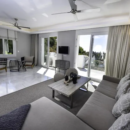 Tranquil Sea View For 8 فيلة ماربيا