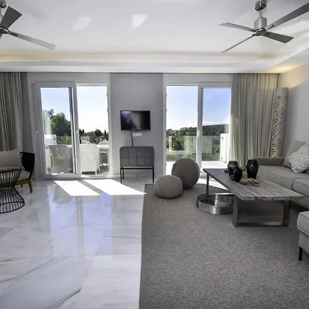 Tranquil Sea View For 8 فيلة ماربيا