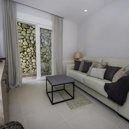 فيلة Tranquil Sea View For 8 *