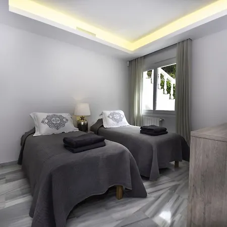 Tranquil Sea View For 8 فيلة ماربيا