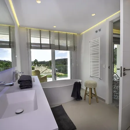Tranquil Sea View For 8 *
